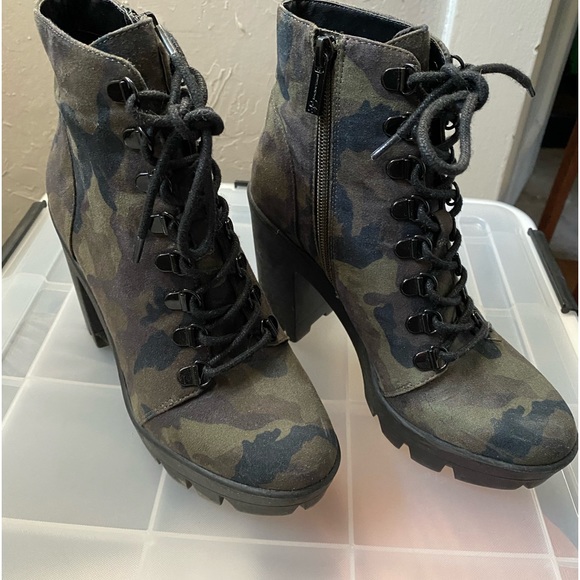 Blowout Sale!  Through August! Jessica Simpson Mistah Platform Boots Size 6 Camo - Picture 2 of 4